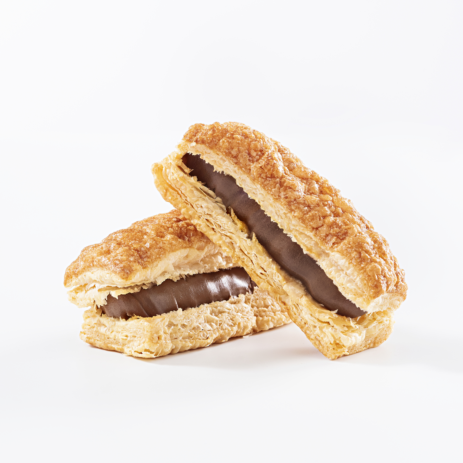 Schichtgebäck, Choux-Teig, Schokoladenfüllung, Blätterteig, Karamellbraun